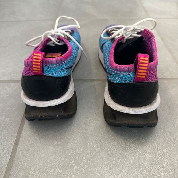 Nike Women's Air Max Flyknit Racer - Picture 4 of 4